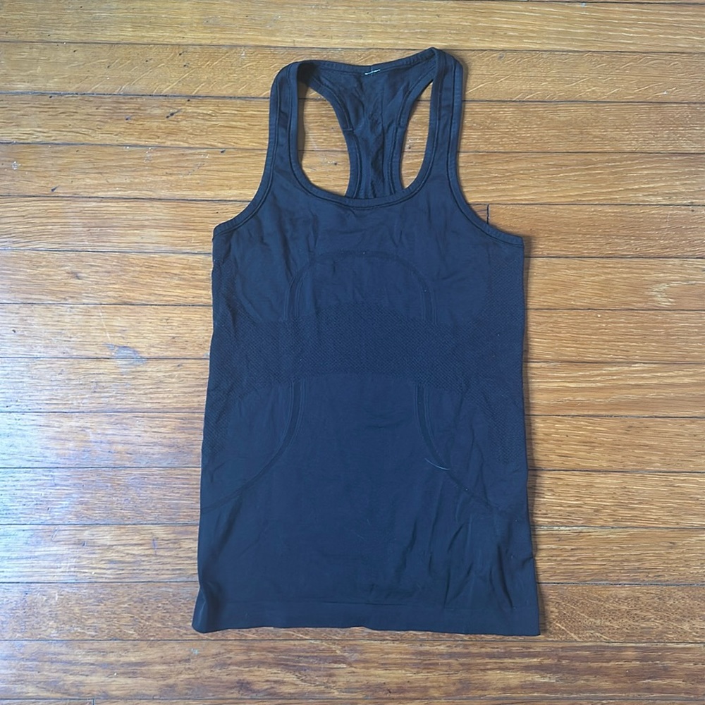 Lululemon black tank!